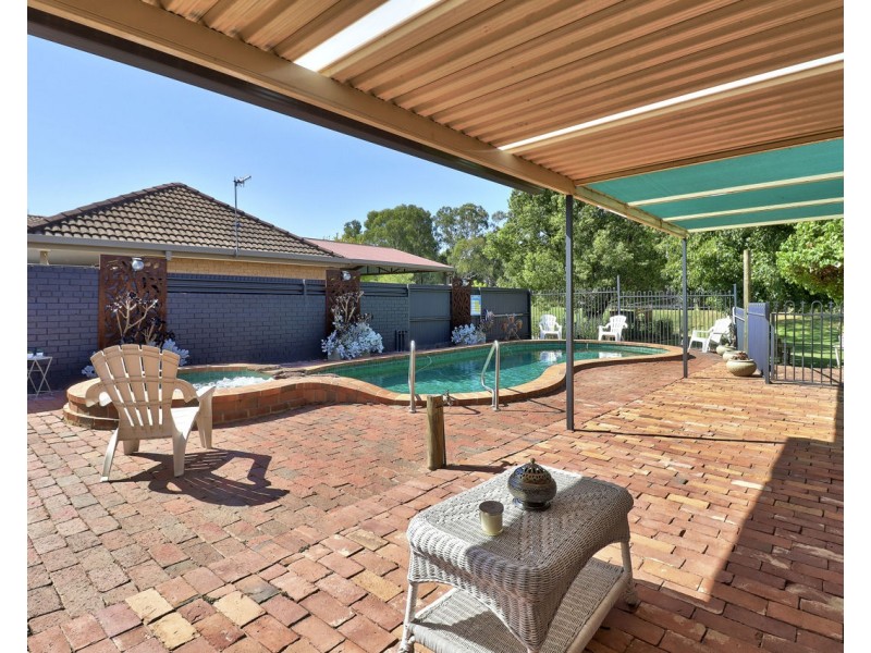 209 Burchfield Avenue, Deniliquin NSW 2710
