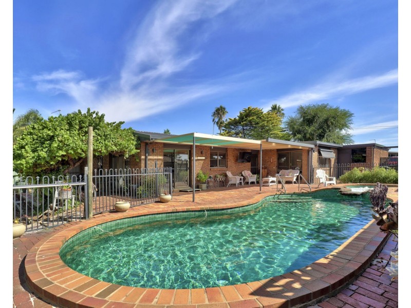 209 Burchfield Avenue, Deniliquin NSW 2710