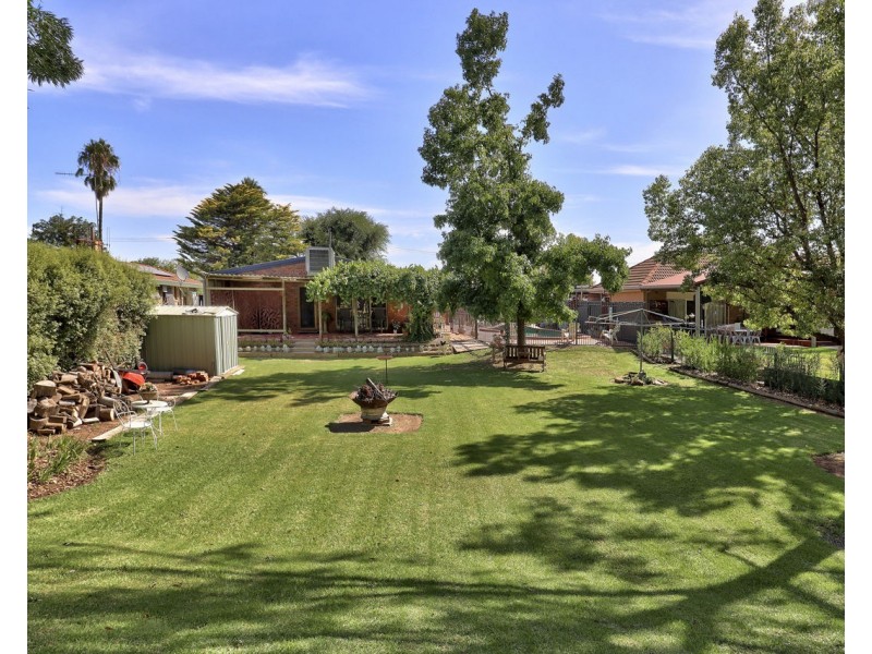 209 Burchfield Avenue, Deniliquin NSW 2710