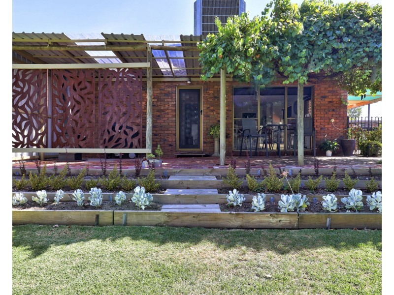 209 Burchfield Avenue, Deniliquin NSW 2710