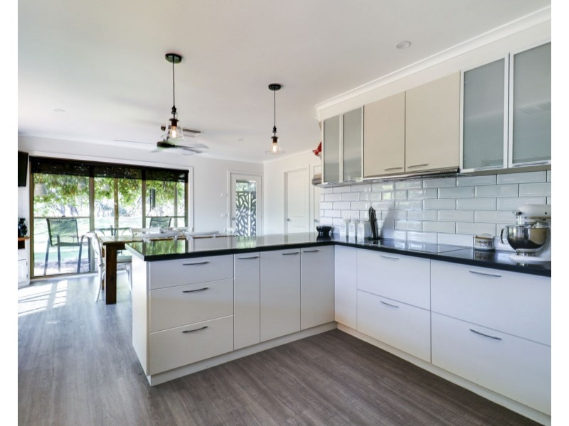 209 Burchfield Avenue, Deniliquin NSW 2710