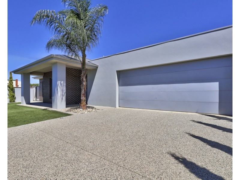 444 Cressy Street, Deniliquin NSW 2710