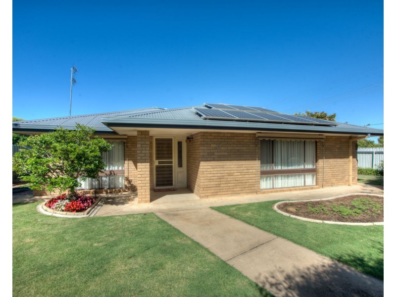 15 Greaves Crescent, Deniliquin NSW 2710