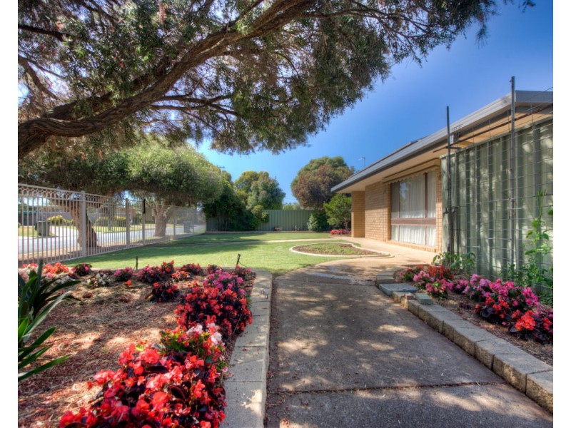 15 Greaves Crescent, Deniliquin NSW 2710
