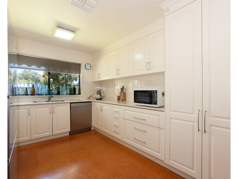 15 Greaves Crescent, Deniliquin NSW 2710