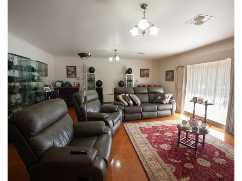15 Greaves Crescent, Deniliquin NSW 2710