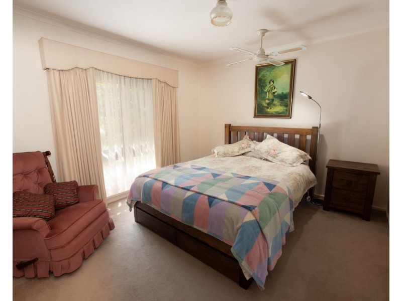 15 Greaves Crescent, Deniliquin NSW 2710