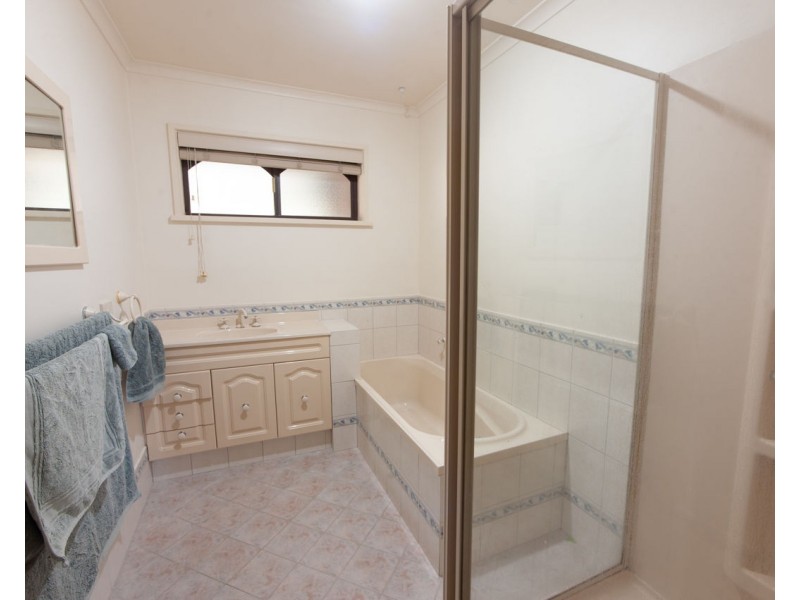 15 Greaves Crescent, Deniliquin NSW 2710