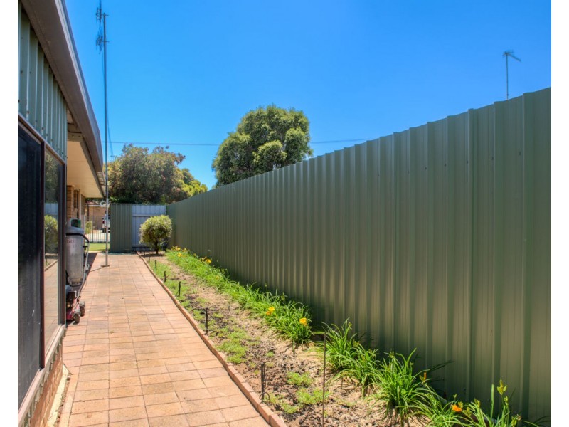 15 Greaves Crescent, Deniliquin NSW 2710