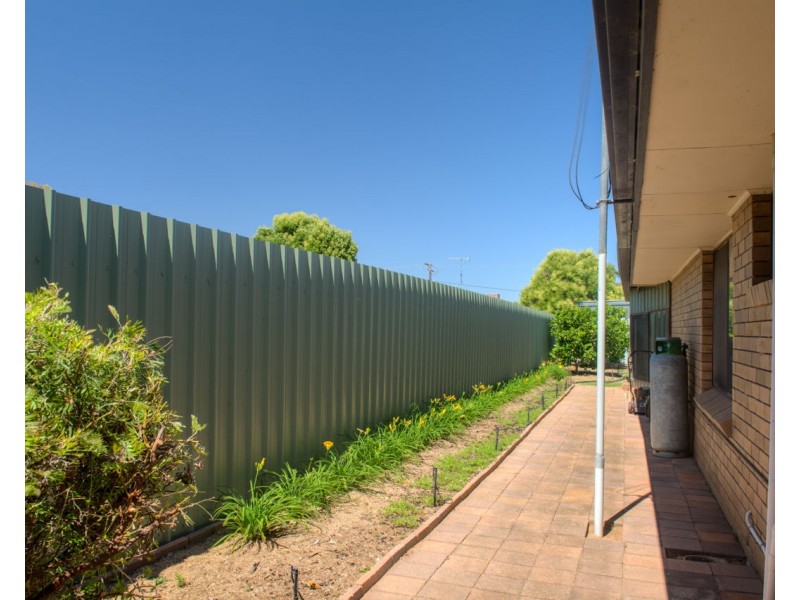 15 Greaves Crescent, Deniliquin NSW 2710