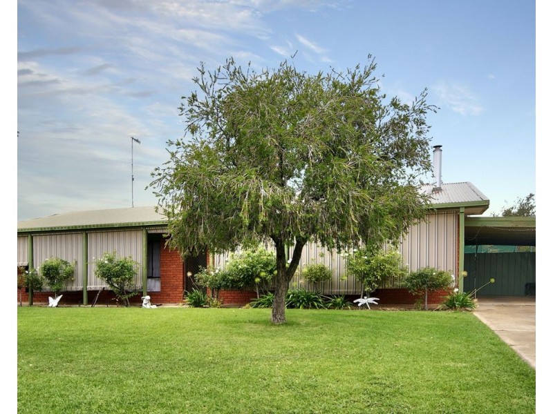 242 Victoria Street, Deniliquin NSW 2710