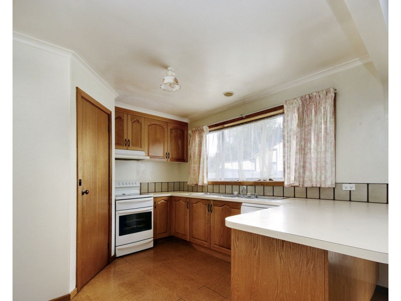 242 Victoria Street, Deniliquin NSW 2710