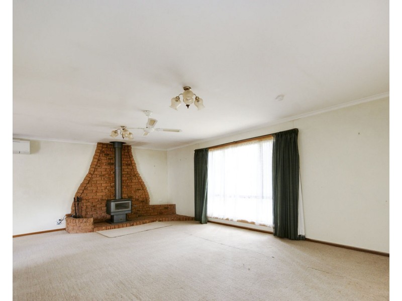 242 Victoria Street, Deniliquin NSW 2710