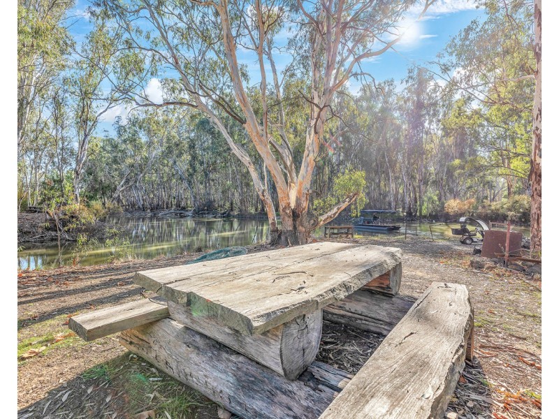 3924 Cobb Highway, Mathoura NSW 2710