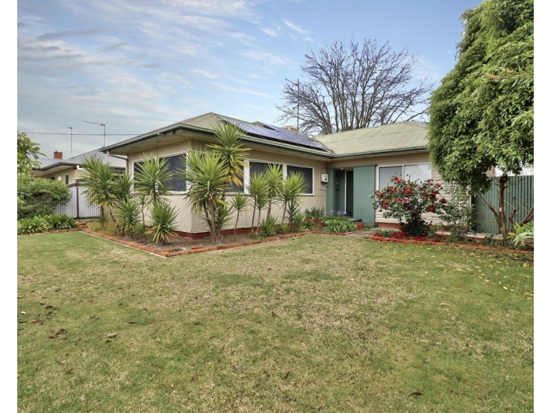 87 Russell, Deniliquin NSW 2710