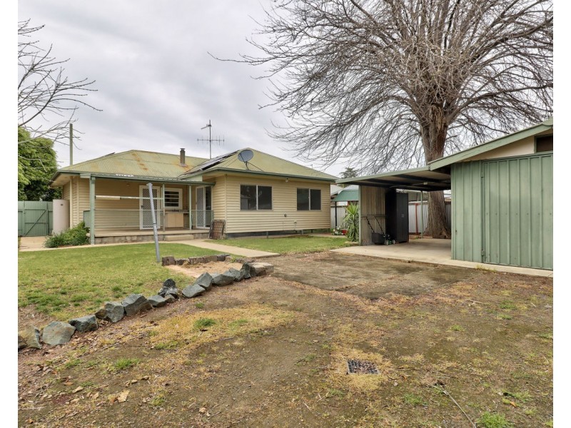 87 Russell, Deniliquin NSW 2710
