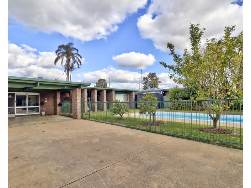 287 Noyes Street, Deniliquin NSW 2710