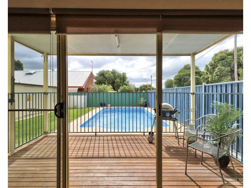 97 Edwardes Street, Deniliquin NSW 2710