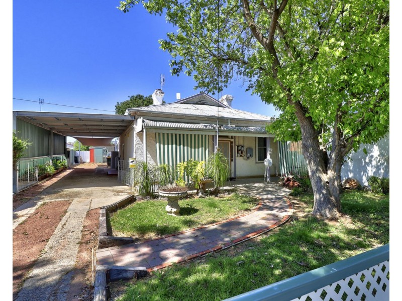18 Livingstone St, Mathoura NSW 2710