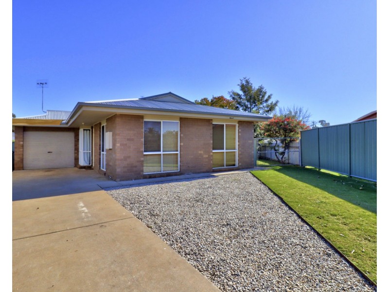 3 Norris Crt, Deniliquin NSW 2710