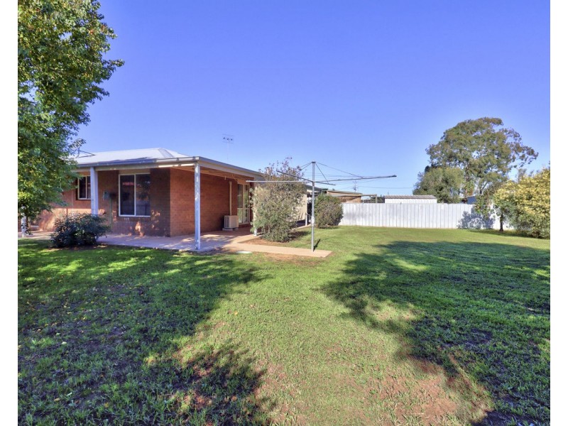 3 Norris Crt, Deniliquin NSW 2710