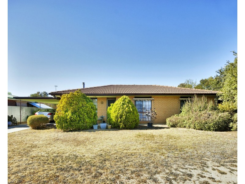 122 Burton Street, Deniliquin NSW 2710