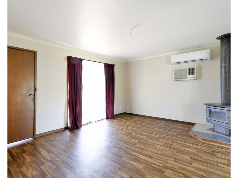 122 Burton Street, Deniliquin NSW 2710