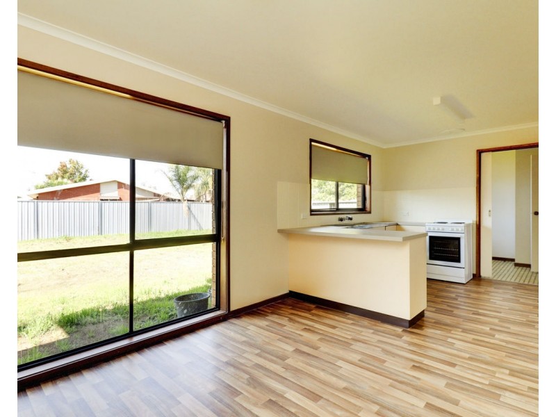 122 Burton Street, Deniliquin NSW 2710