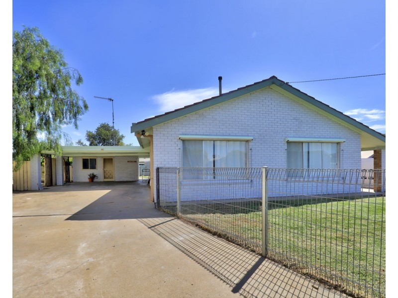 10 Stratton Crt, Deniliquin NSW 2710