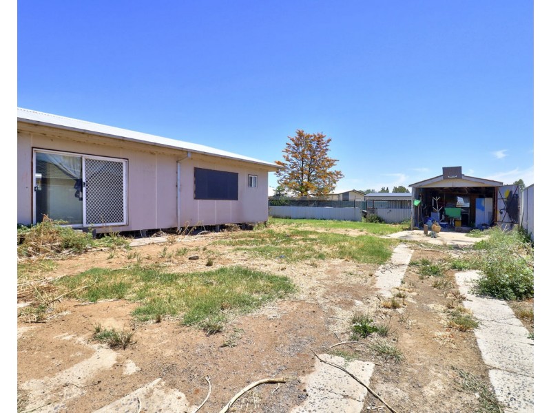 127 Macauley Street, Deniliquin NSW 2710