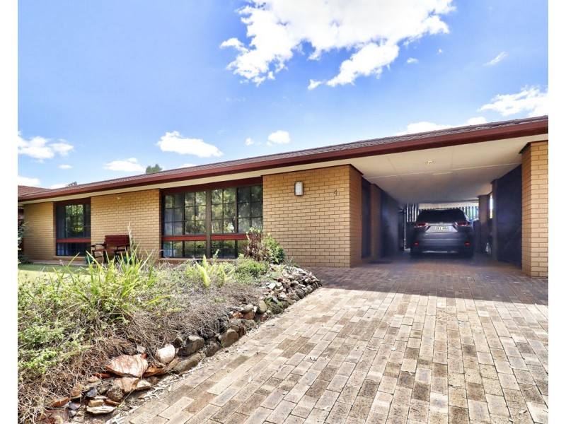 4 Blake Crt, Deniliquin NSW 2710