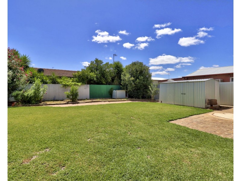 4 Blake Crt, Deniliquin NSW 2710