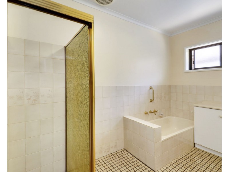 4 Blake Crt, Deniliquin NSW 2710