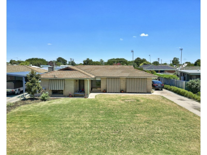 12 Gillespie Crt, Deniliquin NSW 2710