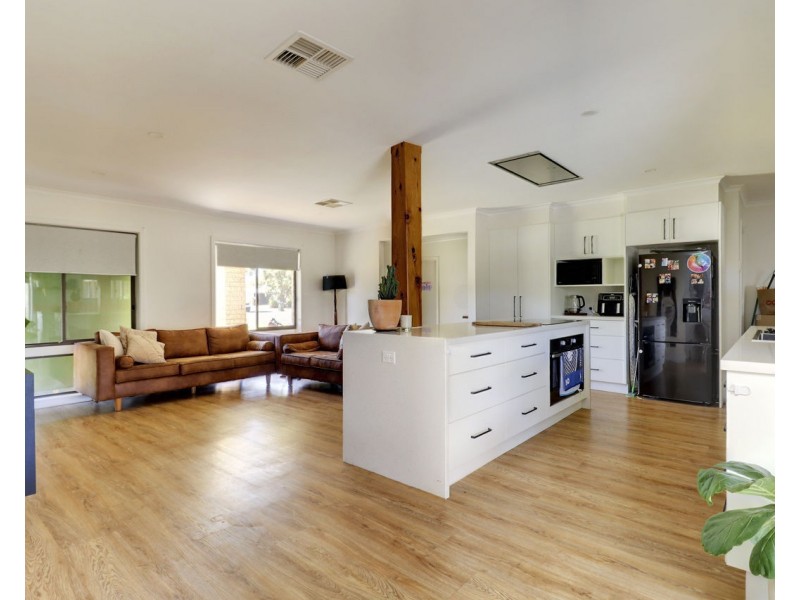 12 Gillespie Crt, Deniliquin NSW 2710
