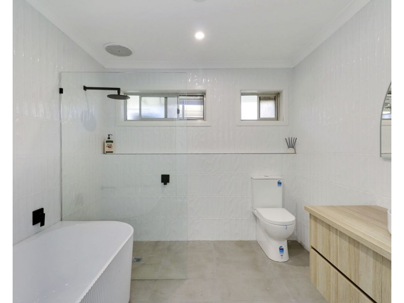 12 Gillespie Crt, Deniliquin NSW 2710