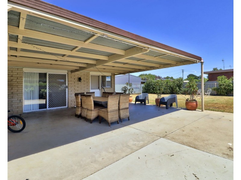 12 Gillespie Crt, Deniliquin NSW 2710