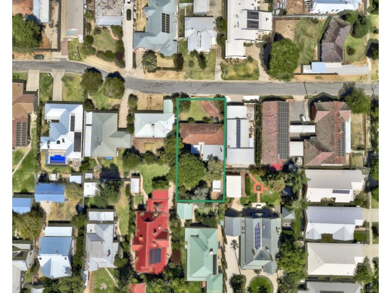 323 Mann Street, Deniliquin NSW 2710