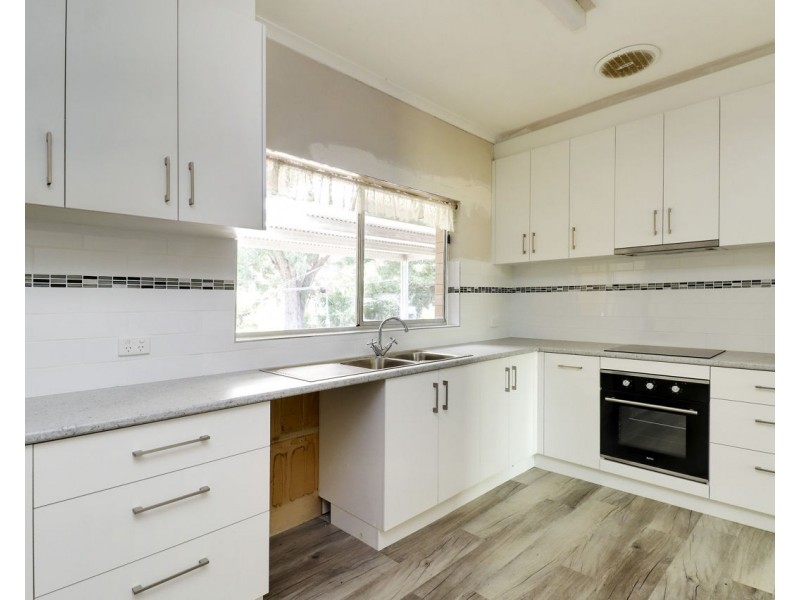 323 Mann Street, Deniliquin NSW 2710