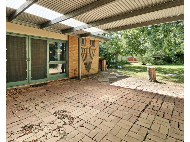 323 Mann Street, Deniliquin NSW 2710