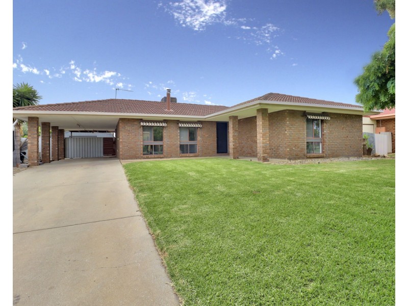317 Jameson St, Deniliquin NSW 2710