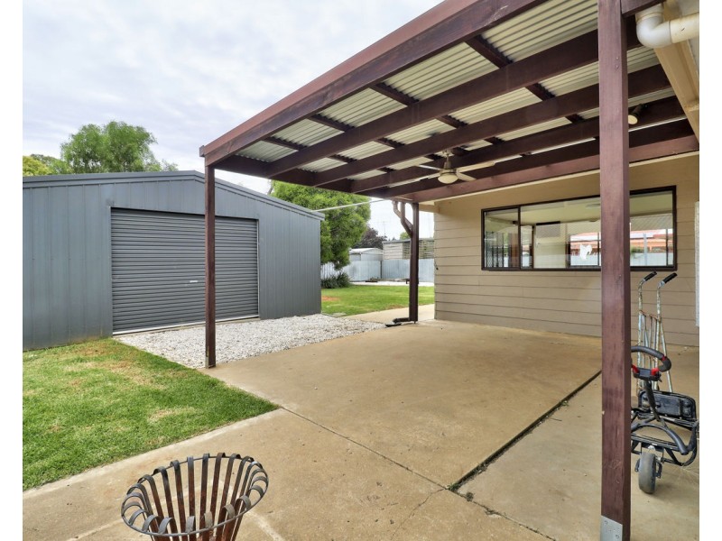 317 Jameson St, Deniliquin NSW 2710