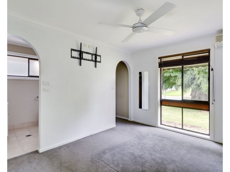 317 Jameson St, Deniliquin NSW 2710