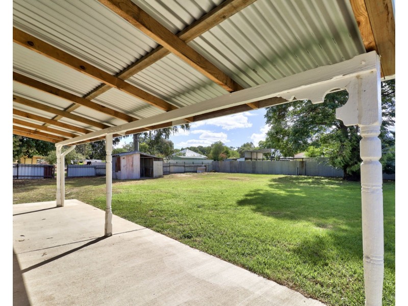 343 Hodgkins St, Deniliquin NSW 2710