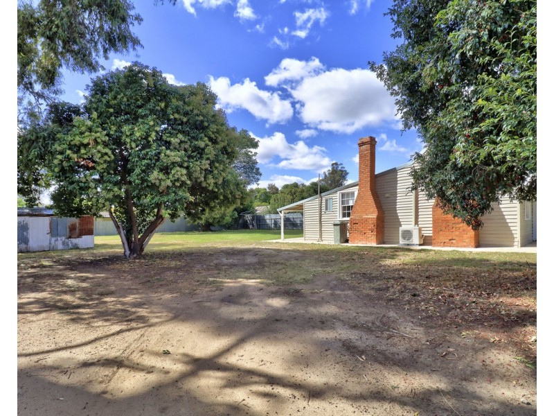 343 Hodgkins St, Deniliquin NSW 2710