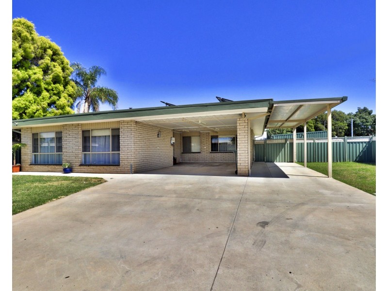 83 Russell Street, Deniliquin NSW 2710
