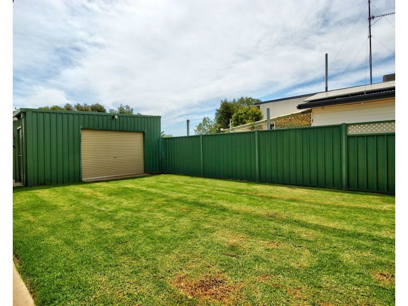 83 Russell Street, Deniliquin NSW 2710