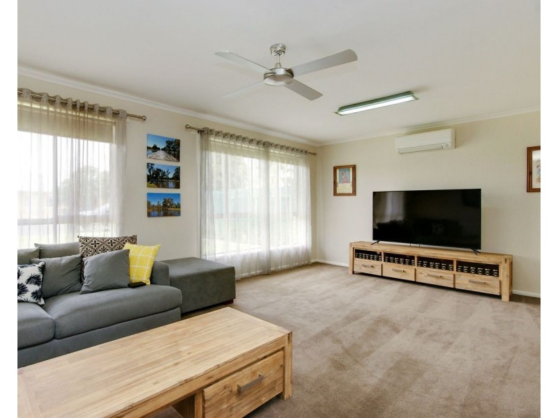 83 Russell Street, Deniliquin NSW 2710