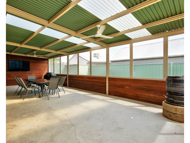 83 Russell Street, Deniliquin NSW 2710