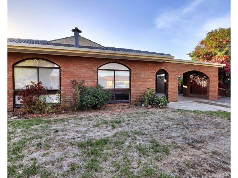 129 Hughes Street, Deniliquin NSW 2710